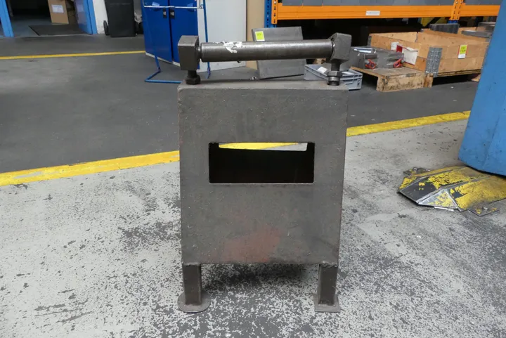 Werkstattbock / Amboss-Gestell mit Handgriff